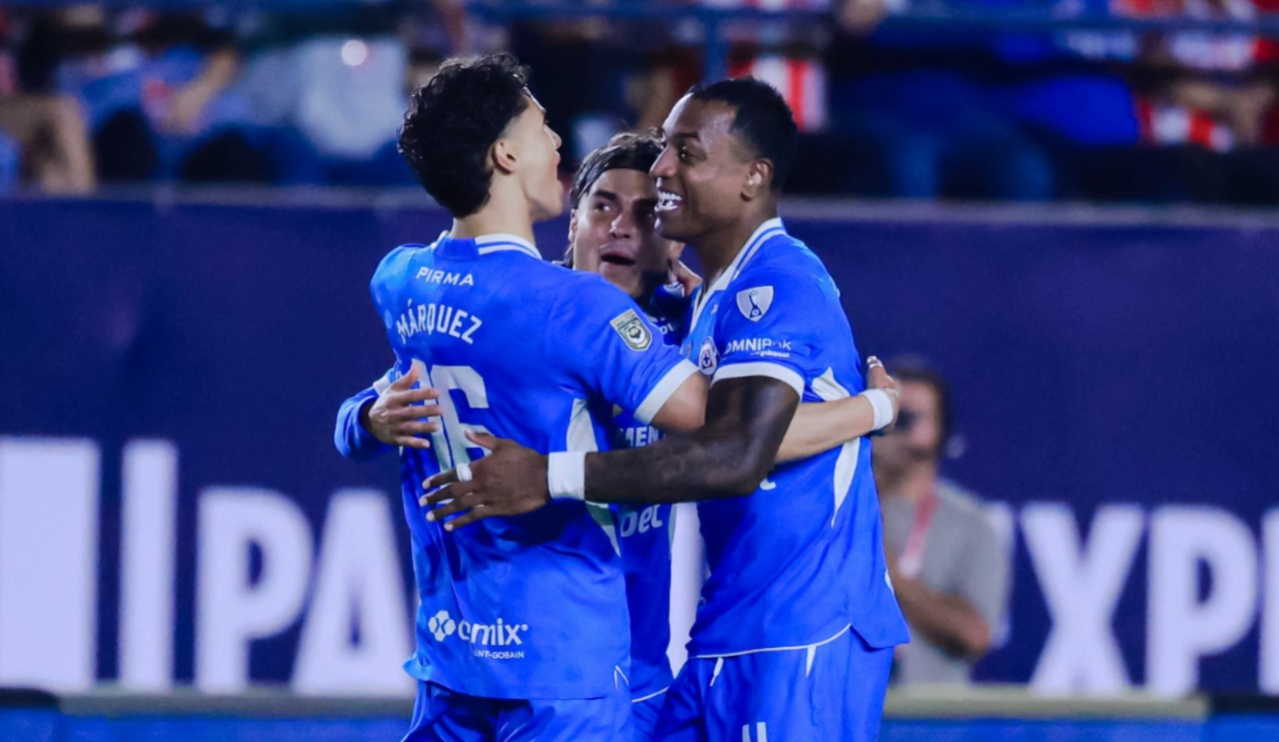Cruz Azul remonta al Atlético San Luis y arranca con triunfo la defensa del título