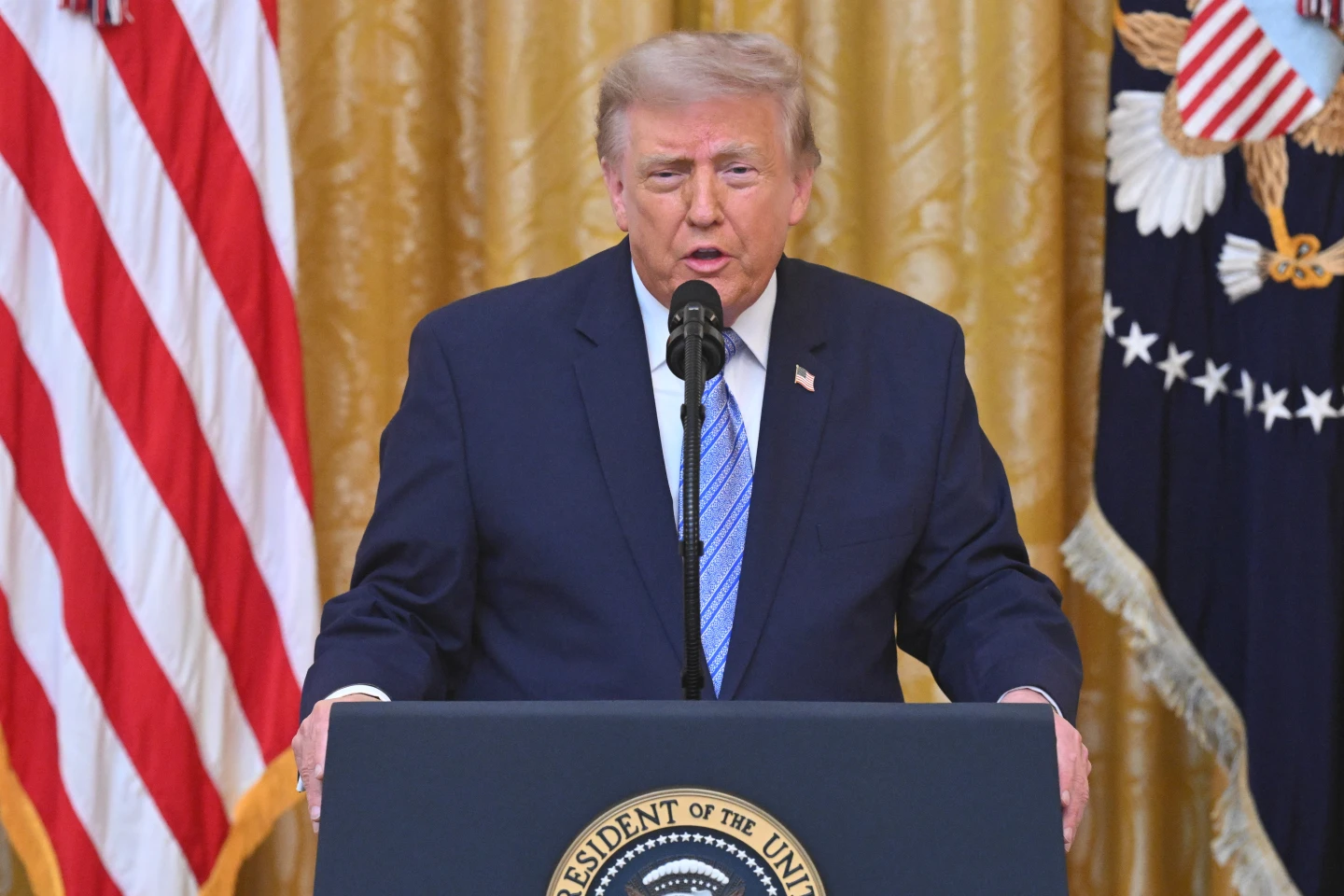 “Todos se están yendo de México y Canadá”: Donald Trump presume llegada de Toyota a Estados Unidos