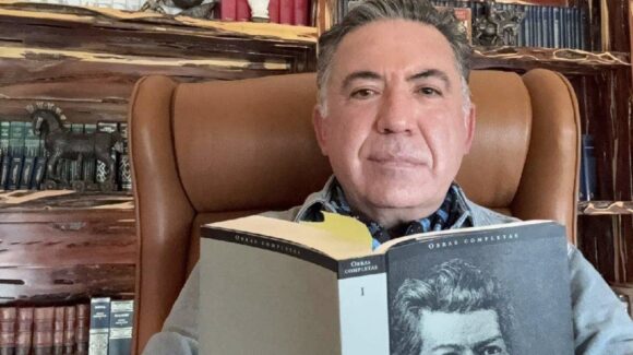 Senador Enrique Inzunza acusado por Estados Unidos continúa ausente del Senado, pero publica en redes