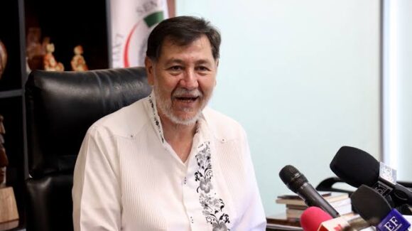 Gerardo Fernández Noroña insulta a presidenta de Uruapan, Michoacán, y la califica de fascista