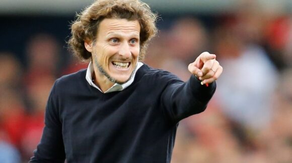 Fútbol: Uruguay apuesta por Diego Forlán como su nuevo director técnico