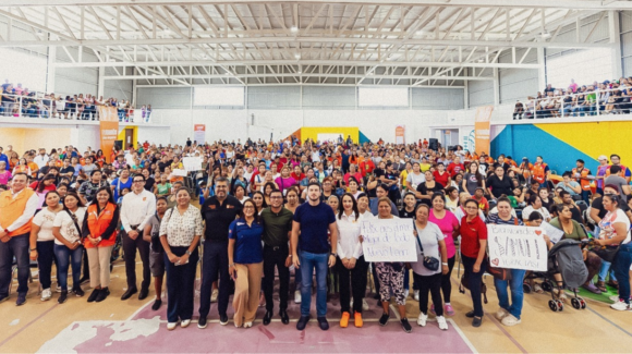 Gobierno de Nuevo León actualiza tarjetas de programas sociales en Escobedo e incluye transporte gratuito para mujeres