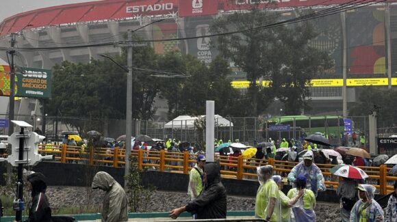 Partido de México vs Inglaterra se retrasa por protocolo de tormenta eléctrica
