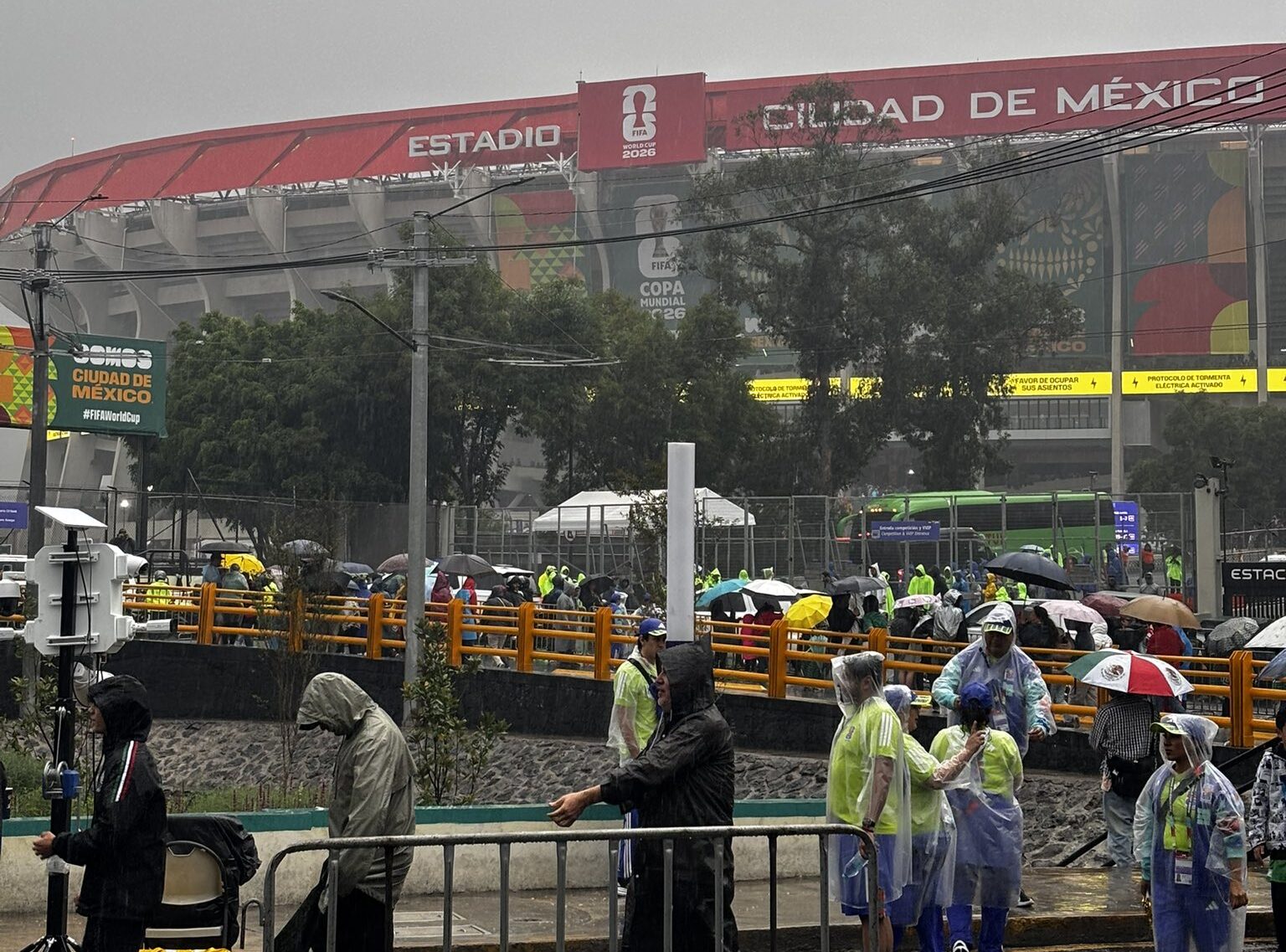 Partido de México vs Inglaterra se retrasa por protocolo de tormenta eléctrica