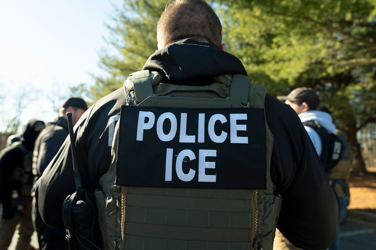 ICE suspende operativos de tránsito tras tiroteos contra migrantes en Maine y Texas