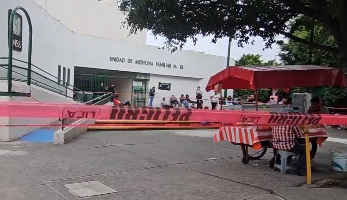 Hombre de 84 años muere afuera de una clínica del IMSS en Tlaquepaque, Jalisco