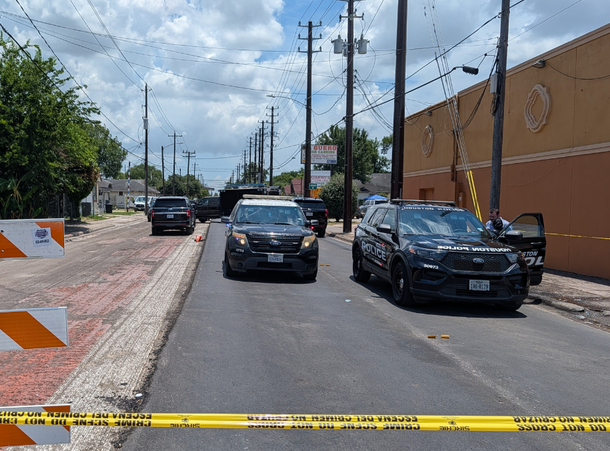 Muere mexicano durante arresto de ICE en Houston, Texas; lo acusan de embestir a un agente