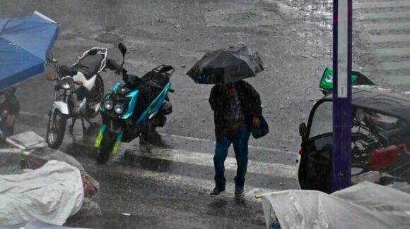Monzón mexicano traerá lluvias torrenciales y calor extremo este fin de semana; conoce las condiciones climáticas