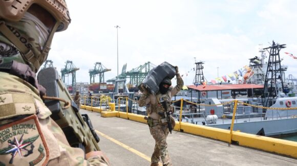 Aduanas de Panamá detecta irregularidades en cargamento de cigarrillos