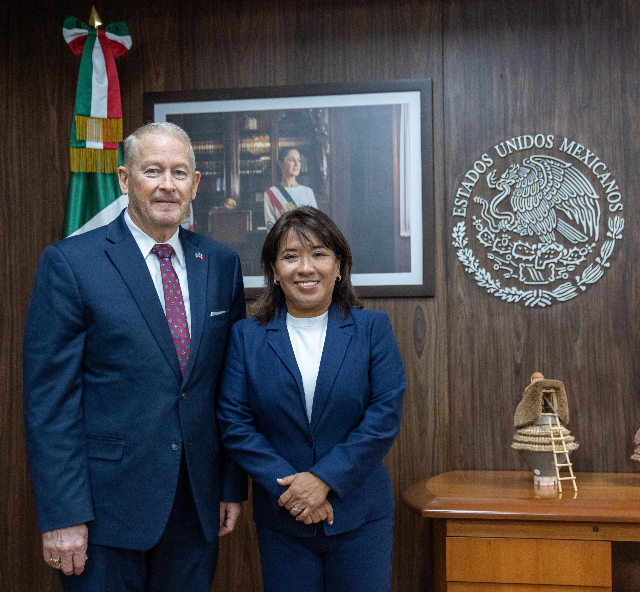 Ronald Johnson se reúne con Agricultura para combatir gusano barrenador