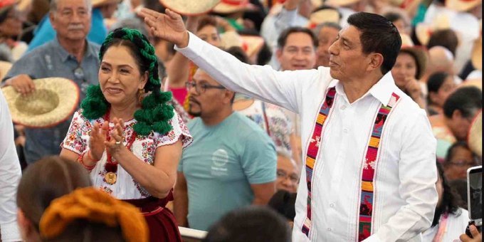 Gobernador de Oaxaca descarta pedir licencia y ofrece comparecer ante FGR por periodista asesinado