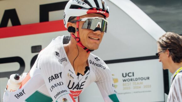 Isaac del Toro es felicitado por la presidenta Claudia Sheinbaum por su tercer lugar en el Tour de Francia