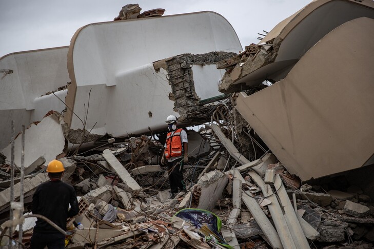 Venezuela reporta 4,490 víctimas mortales por doble terremoto del 24 de junio