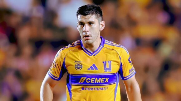 Jesús Angulo es operado de la rodilla y causa baja en Tigres para el Apertura 2026