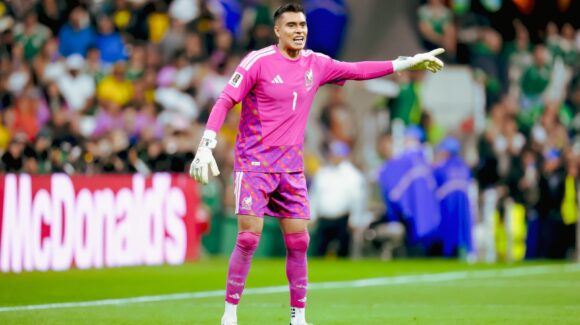 Raúl Rangel impone récord de minutos sin recibir gol con México en Mundiales