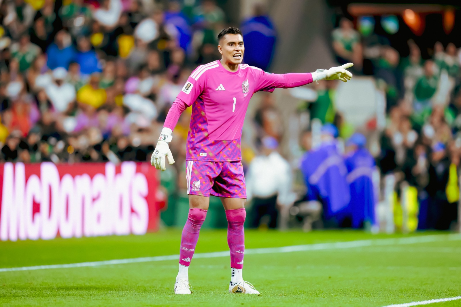Raúl Rangel impone récord de minutos sin recibir gol con México en Mundiales