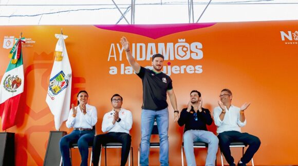 Gobernador de Nuevo León garantiza movilidad gratuita a beneficiarias de ‘Ayudamos a las Mujeres’ en San Nicolás