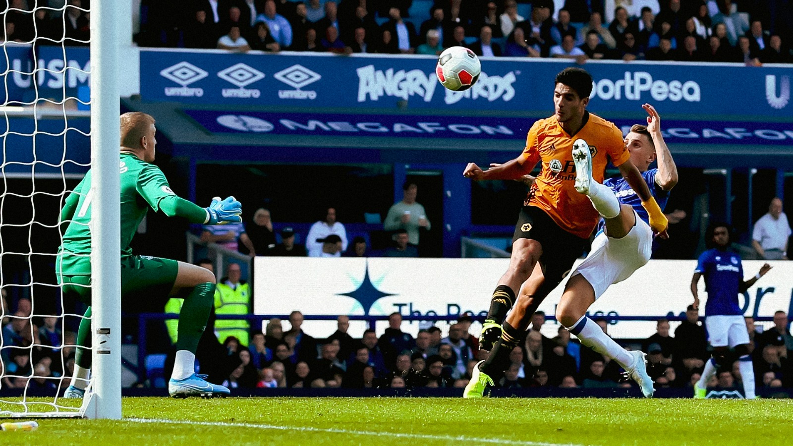 Raúl Jiménez y su historial ofensivo frente a Jordan Pickford previo al duelo mundialista