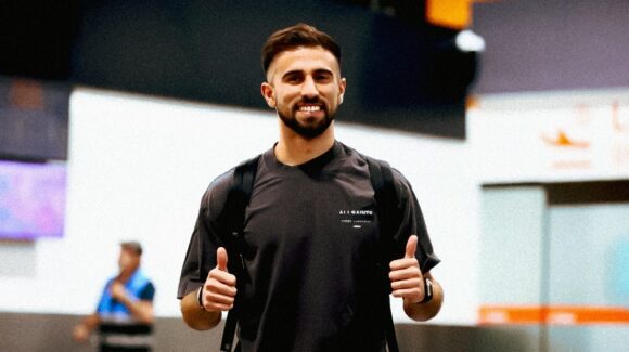 El atacante uruguayo Diego Rossi aterriza en Monterrey para sumarse a Rayados
