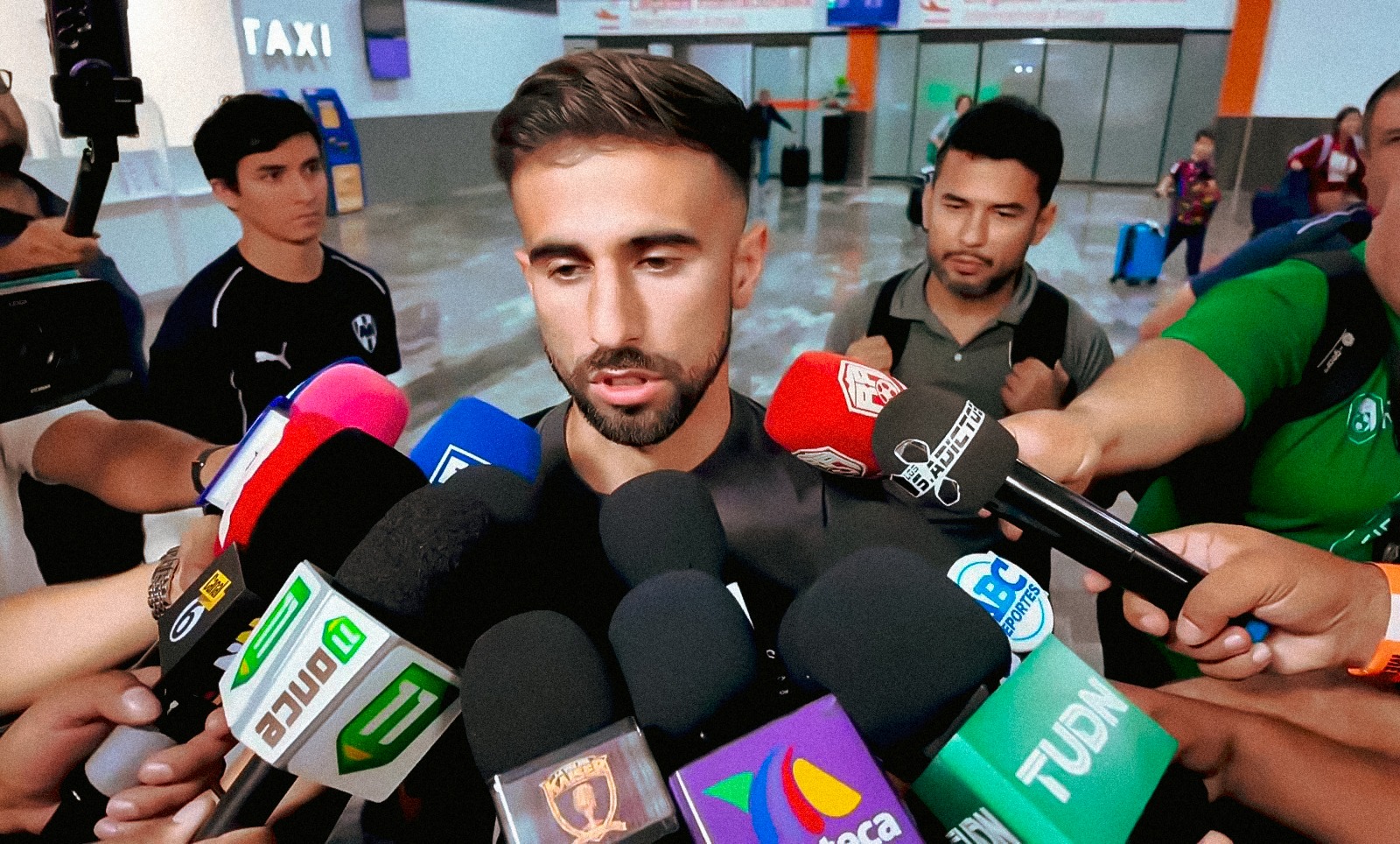 El atacante uruguayo Diego Rossi aterriza en Monterrey para sumarse a Rayados