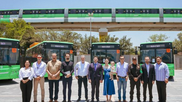 Entregan 100 nuevas unidades de transporte público en Nuevo León y destacan eficiencia durante el Mundial 2026