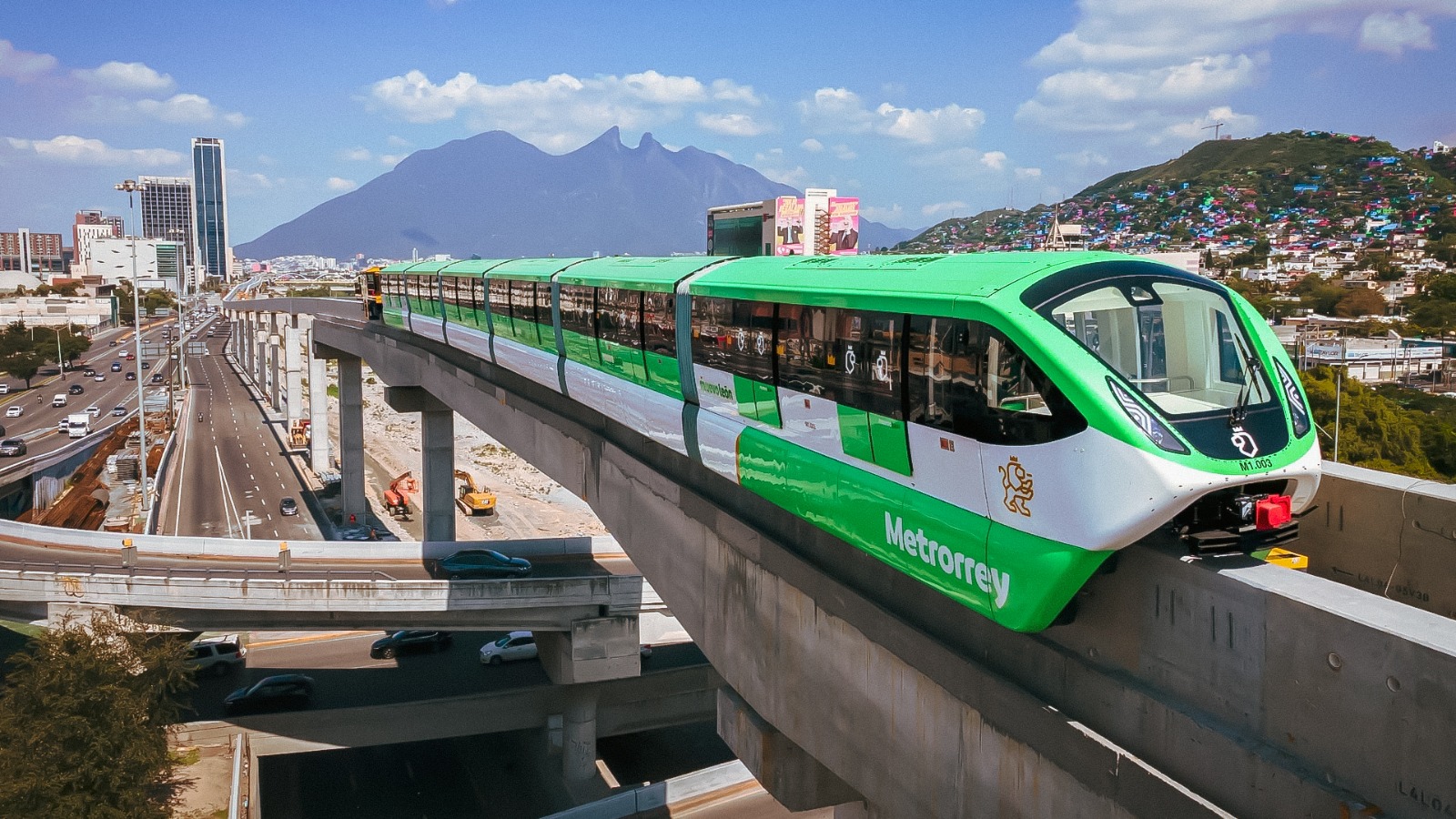 Cruza monorriel nuevo puente que une Torre Rise con Morones