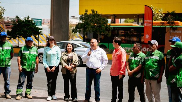 VIDUSA y Fideurb rehabilitan camellón central de la Línea 1 del Metro en la avenida Colón de Monterrey