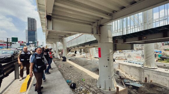 Estado de Nuevo León y Monterrey difieren por obras pluviales en puente peatonal ‘La Virgen’