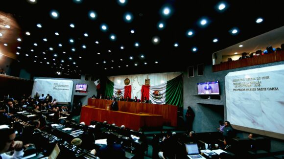 Promulgan reforma que avala reducir edad para la gubernatura de Nuevo León