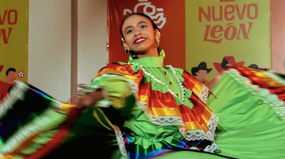 Compañía Folklórica Citlali llena de tradición el Parque del Agua en Nuevo León