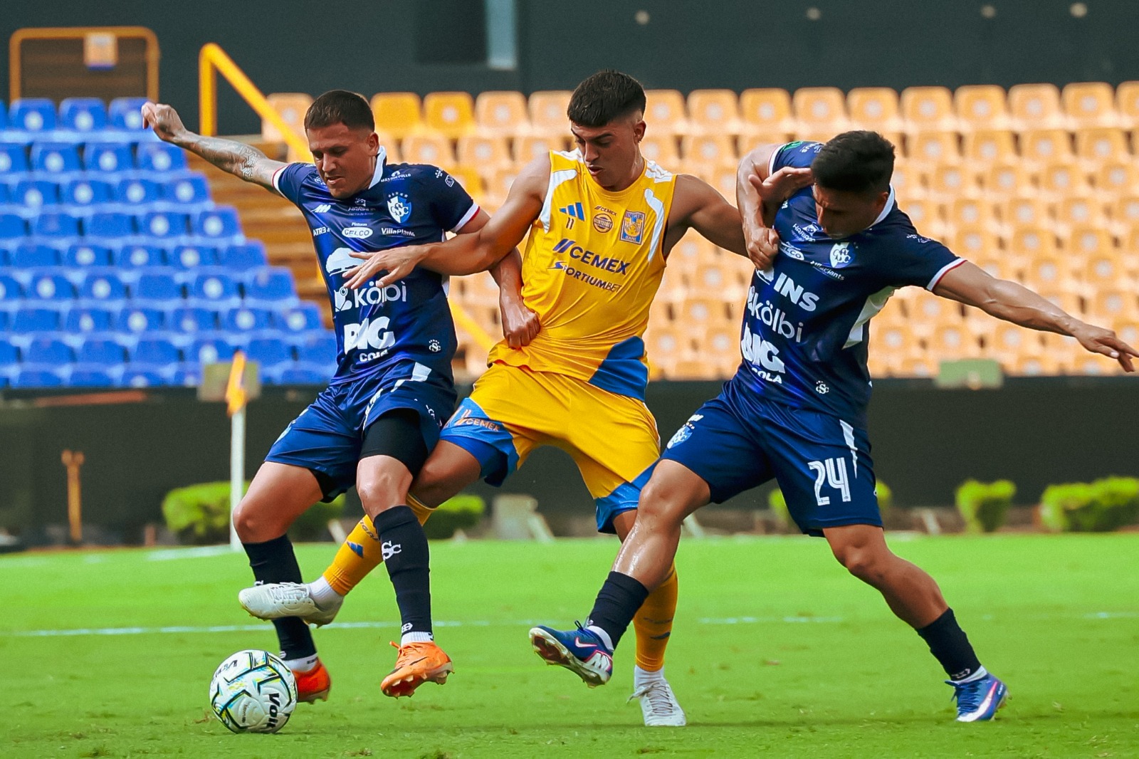 Tigres cae ante Cartaginés en prueba de pretemporada; Rayados afina detalles con victoria ante el mismo rival