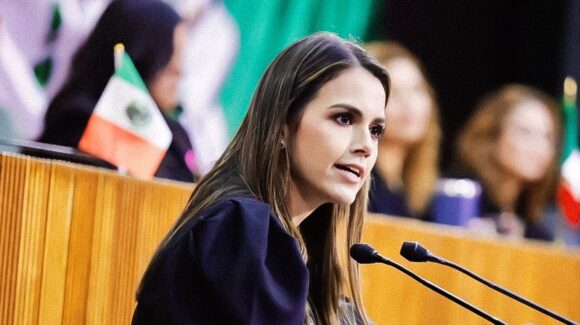 Cuestiona Lorena de la Garza uso de amparos por parte del gobernador ante juicio político en el Congreso de Nuevo León