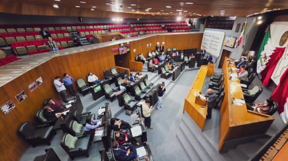 Analizan balance de asistencia y productividad de legisladores federales de Nuevo León