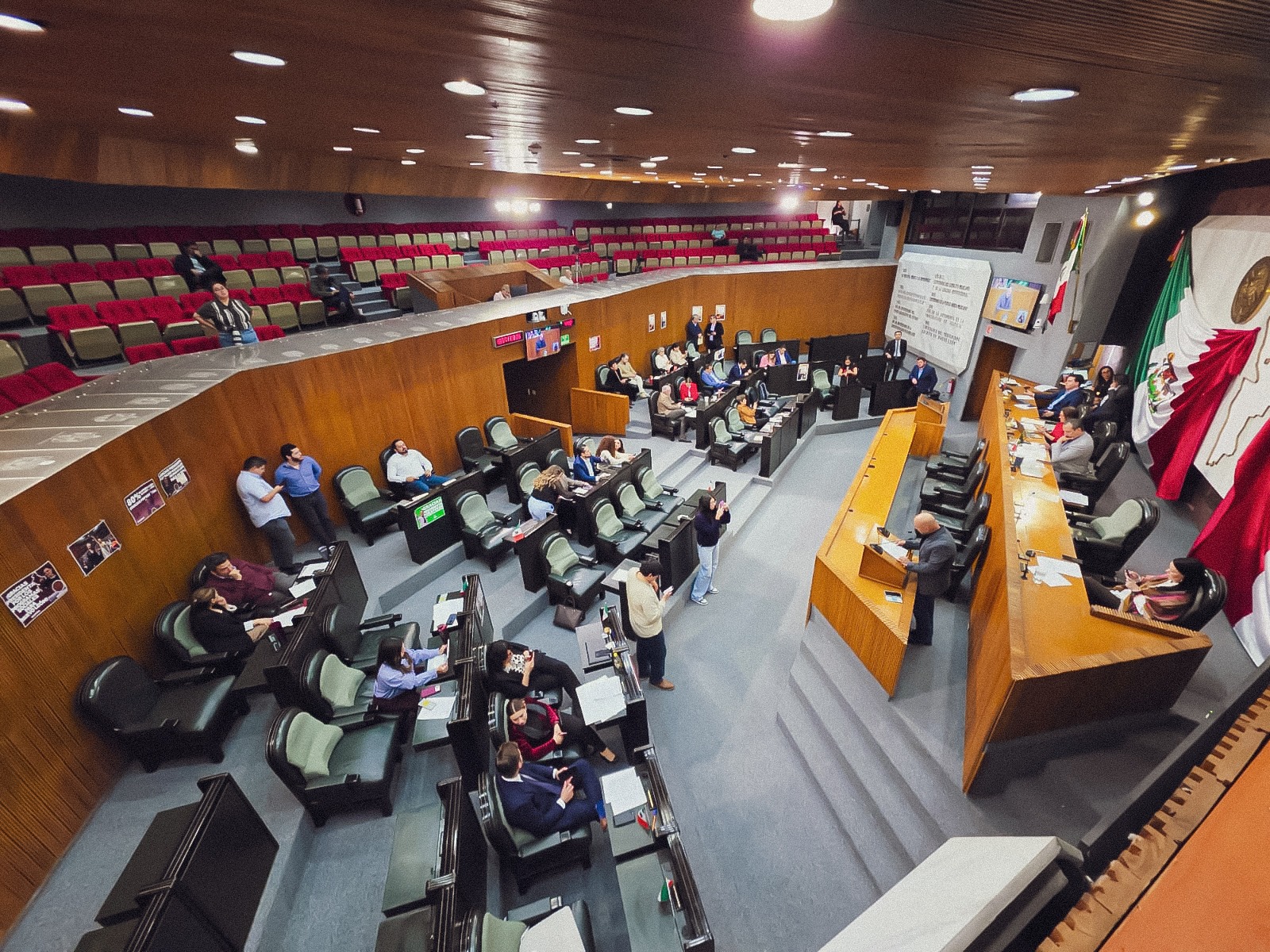 Analizan balance de asistencia y productividad de legisladores federales de Nuevo León