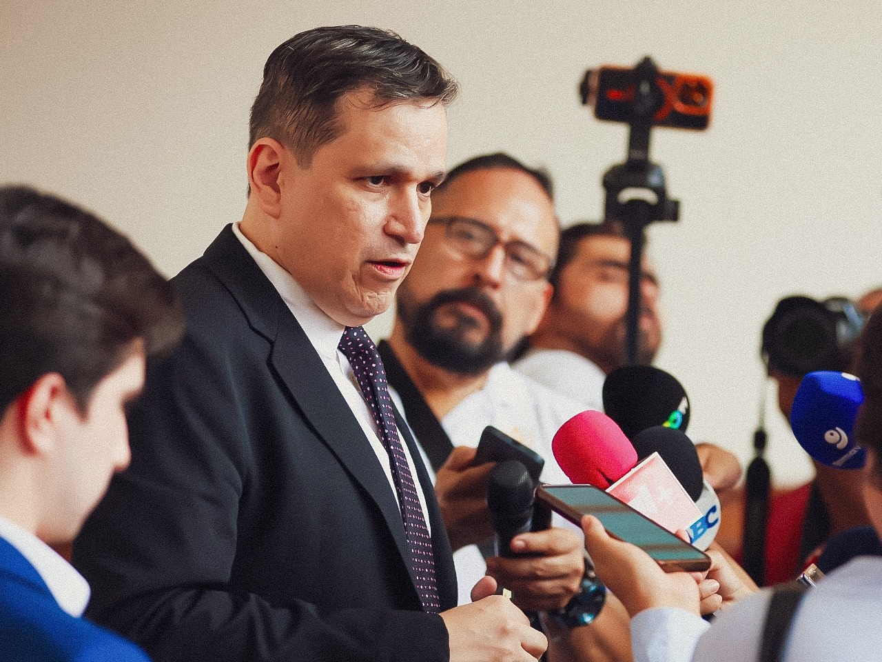 Gobierno de Nuevo León niega adeudos con municipios ante reclamos de alcaldes