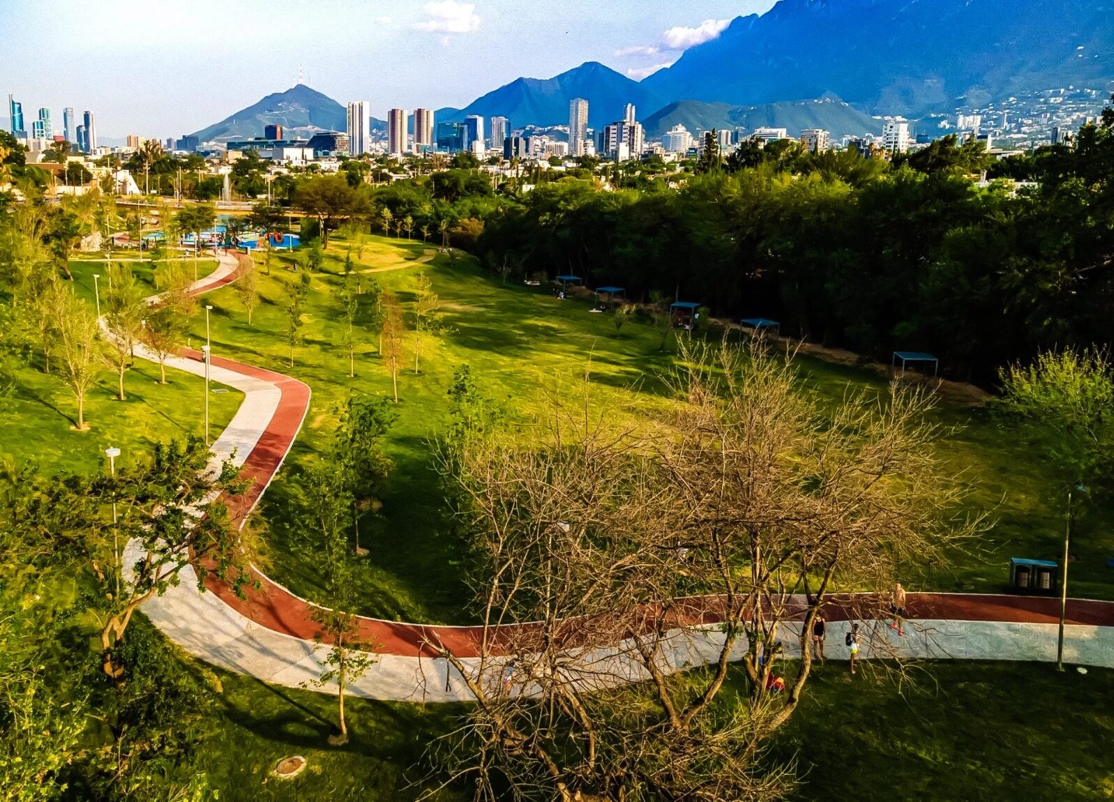 San Pedro busca limitar eventos masivos en parques por quejas de vecinos