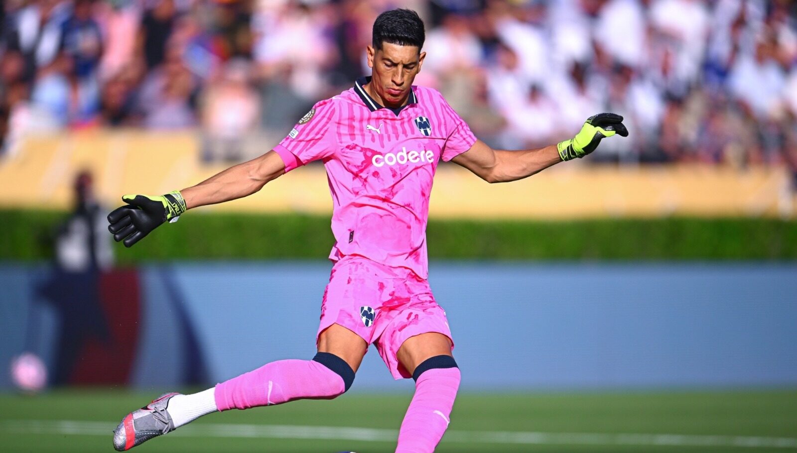 Rayados descarta el registro de Santiago Mele y ratifica la permanencia de Esteban Andrada