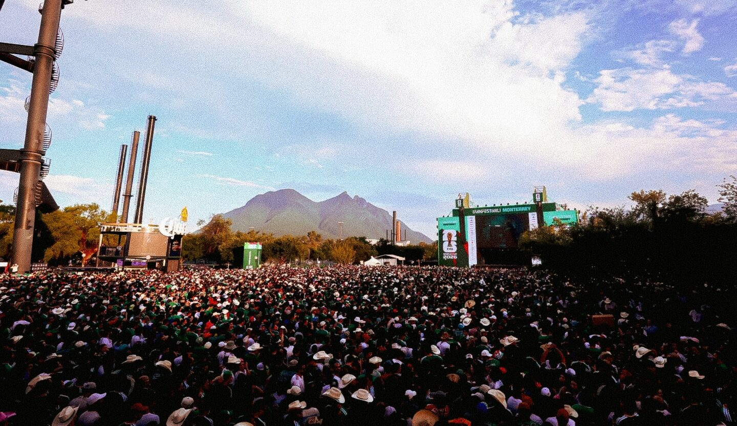 El Parque Fundidora se prepara para el gran cierre del Fan Fest con el concierto de Carín León