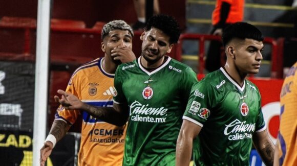 Rodrigo Aguirre es expulsado en el Tigres vs Xolos de Tijuana por nueva regla de la FIFA