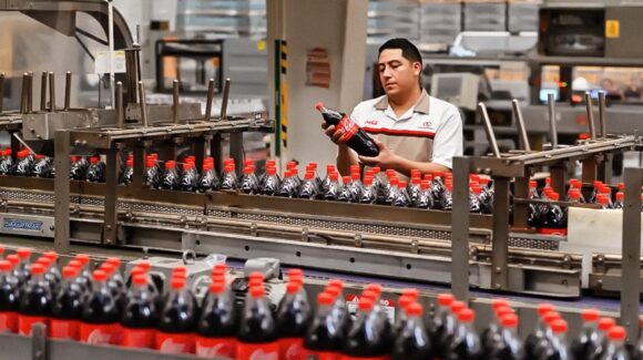 Arca Continental y Coca-Cola México reciclan 1.8 toneladas de PET en el Mundial 2026 de Monterrey