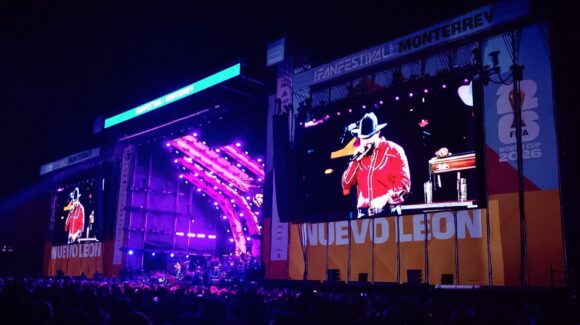 Carín León encabezó el cierre del Fan Fest en Monterrey ante más de 50 mil personas