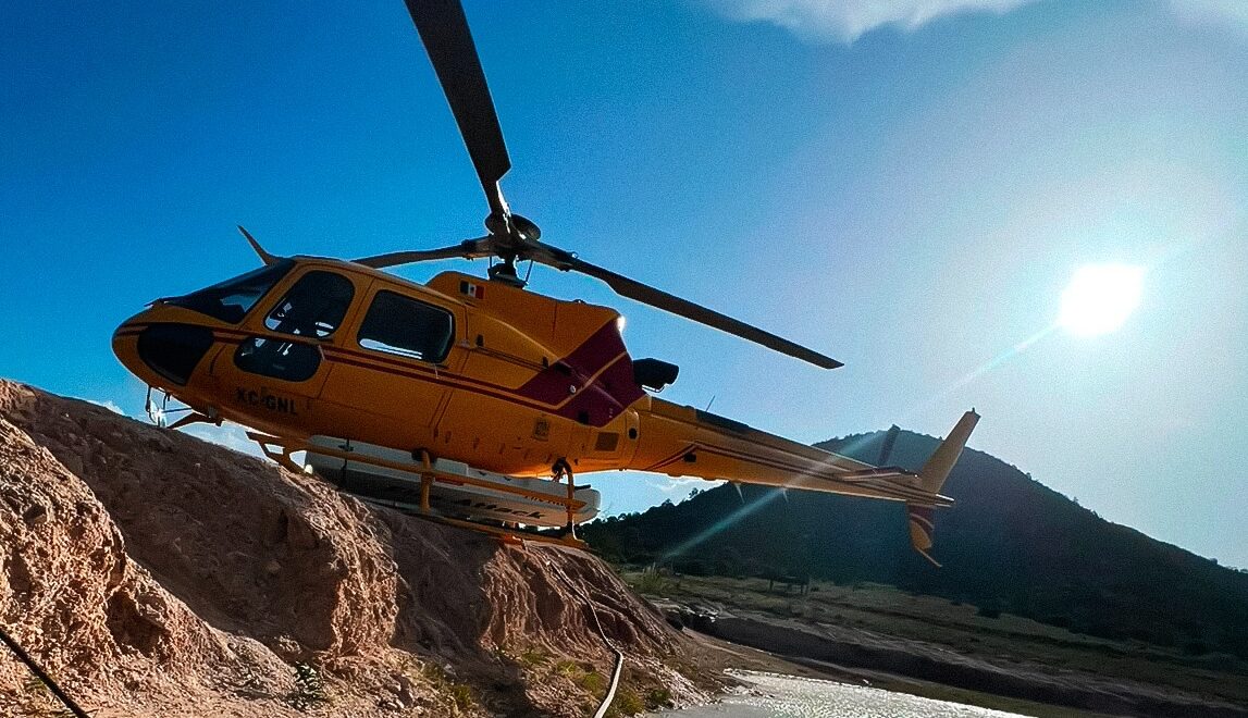 Despliegan operativo aéreo y terrestre por incendio forestal en Galeana