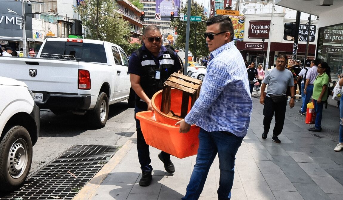 Dirección de Comercio decomisa mercancía a 46 vendedores informales en la zona centro