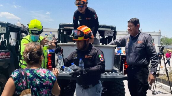 Protección Civil de Nuevo León repartirá agua gratis ante temperaturas de 40 grados