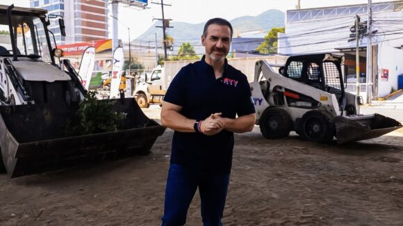 Monterrey interviene la avenida Alfonso Reyes; Adrián de la Garza supervisa los trabajos