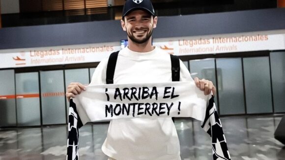 Hugo Cuypers aterriza en Monterrey para integrarse a Rayados como refuerzo para el Apertura 2026