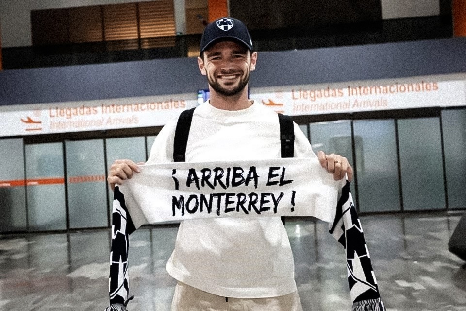 Hugo Cuypers aterriza en Monterrey para integrarse a Rayados como refuerzo para el Apertura 2026