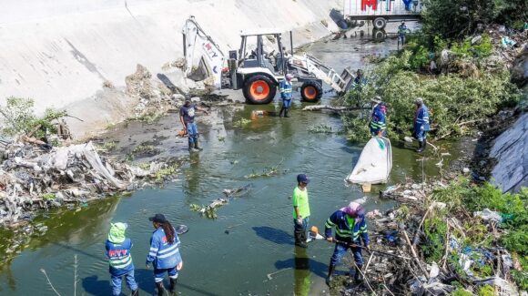 NL: Intensifica el municipio de Monterrey labores de limpieza en el Canal Aztlán para prevenir inundaciones