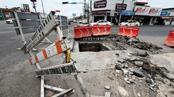 Agua y Drenaje de Monterrey deja obra inconclusa que afecta el tránsito en Guadalupe, NL