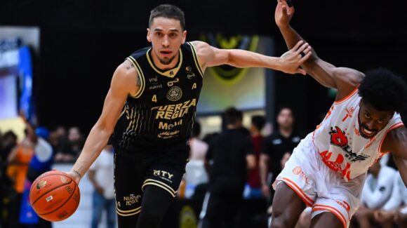 Fuerza Regia debuta con victoria en tiempo extra sobre Soles de Mexicali en la LNBP